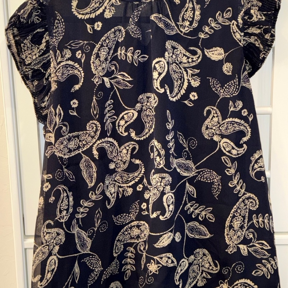 T Tahari Flutter Ruffle Cap Sleeve Blouse XL Navy Paisley BRAND NEW - Picture 3 of 6